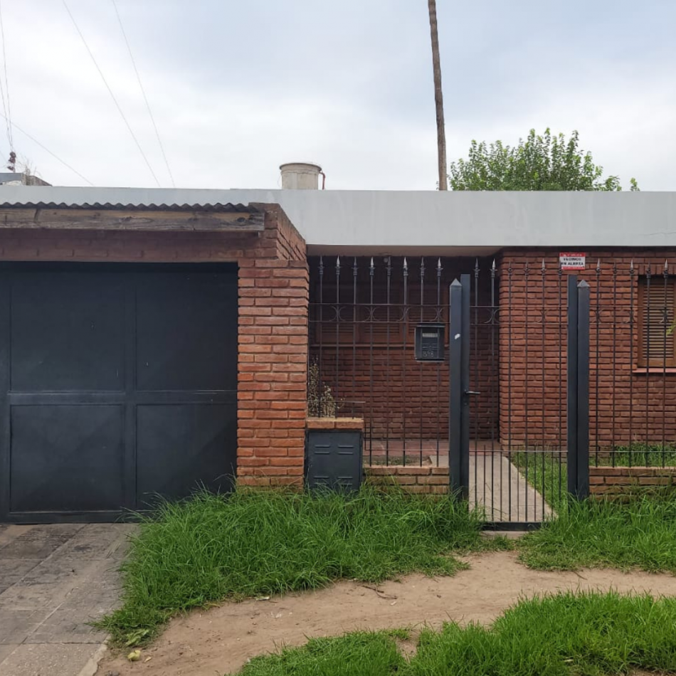 Pergamino Casa con pileta - Carriego al 800