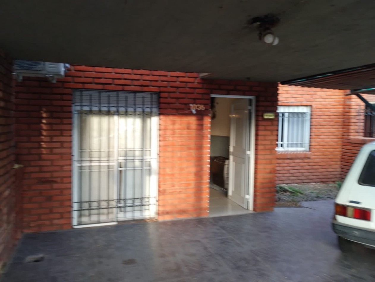 Pergamino Casa c/ pileta en venta - Bolivia al 1000