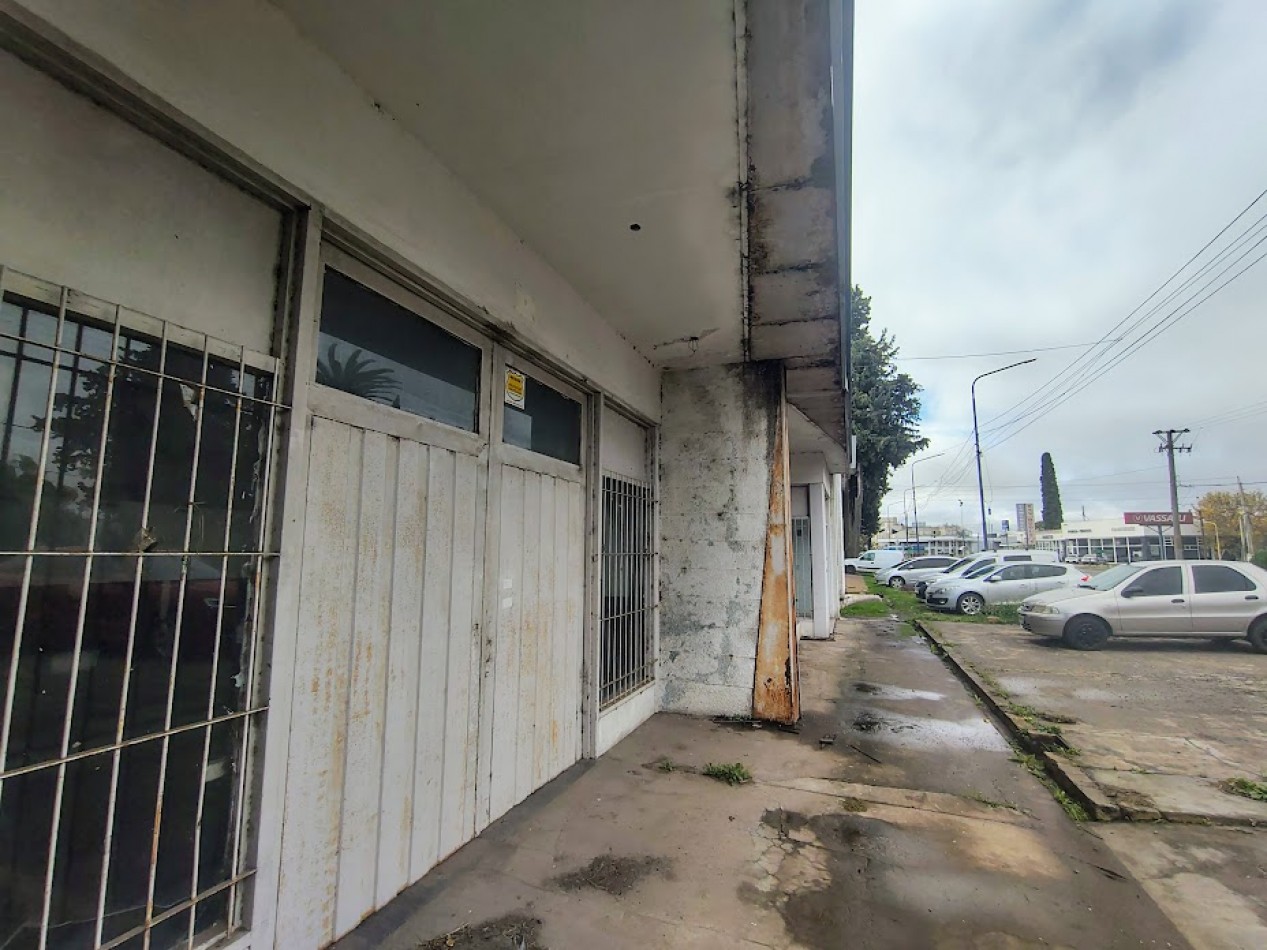 PERGAMINO. MAGNIFICO PREDIO EN BLOK DE 3123 M2 SOBRE RUTA NAC 188. UNICO